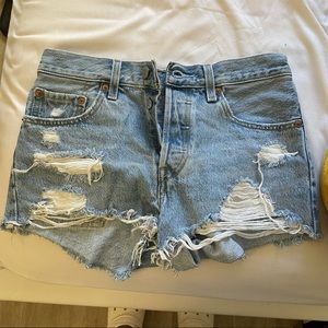 Levis mid rise shorts